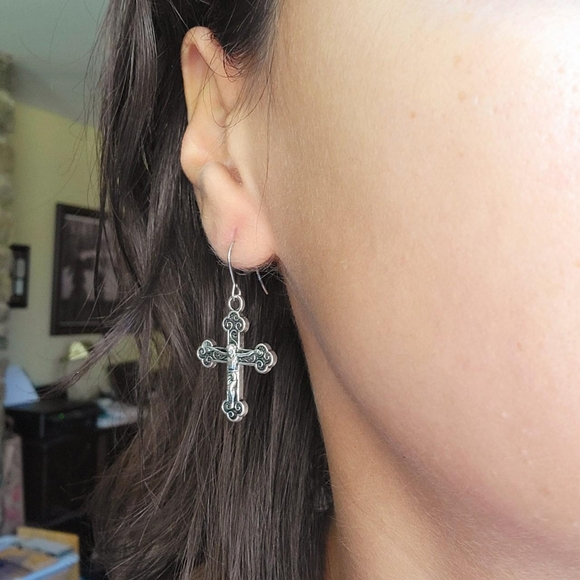 New Pair of Ornate Crucifix Cross Earrings - Picture 3 of 8
